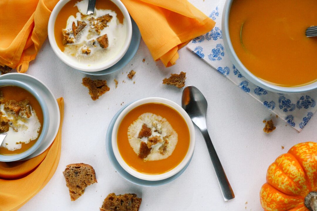 Soupe veloutée à la courge musquée et pain d’épices