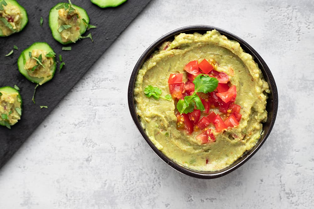 Guacamole et green toasts