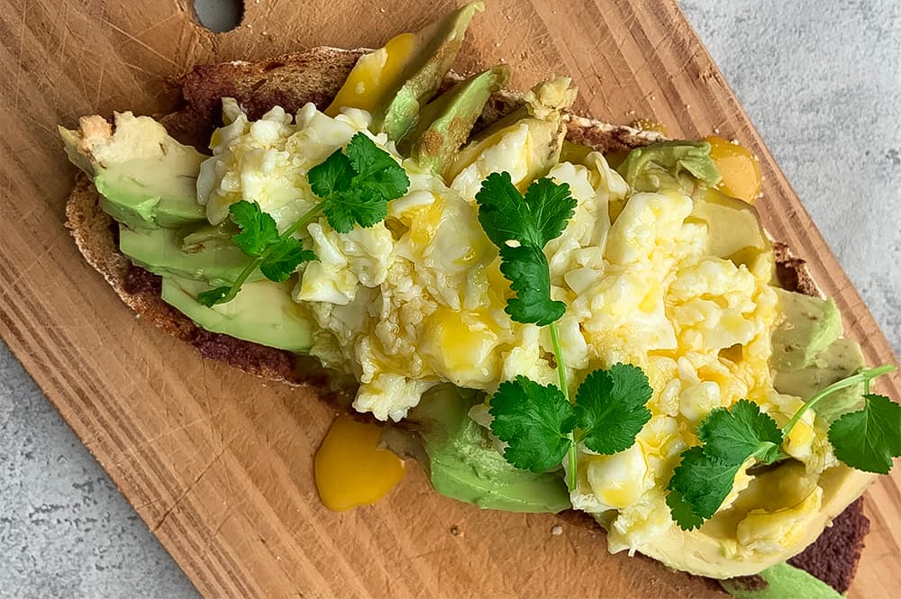 Tartine express œuf brouillé avocat