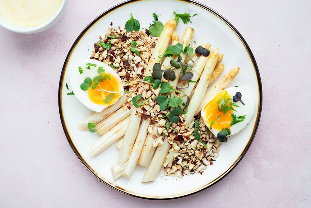 Assiette d’asperges protéinée