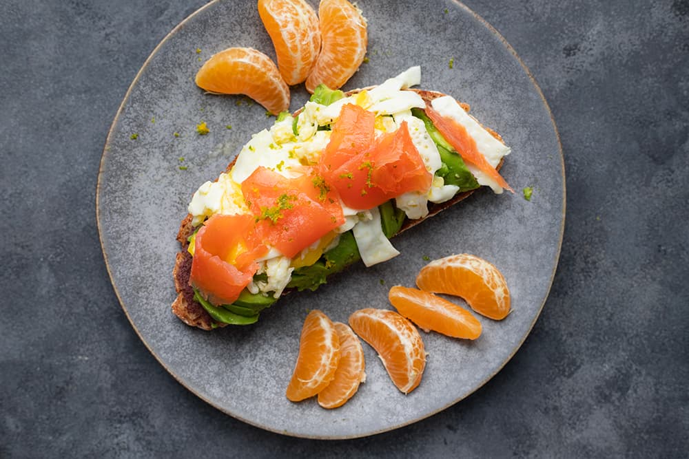 Toast protéiné et fruit de saison