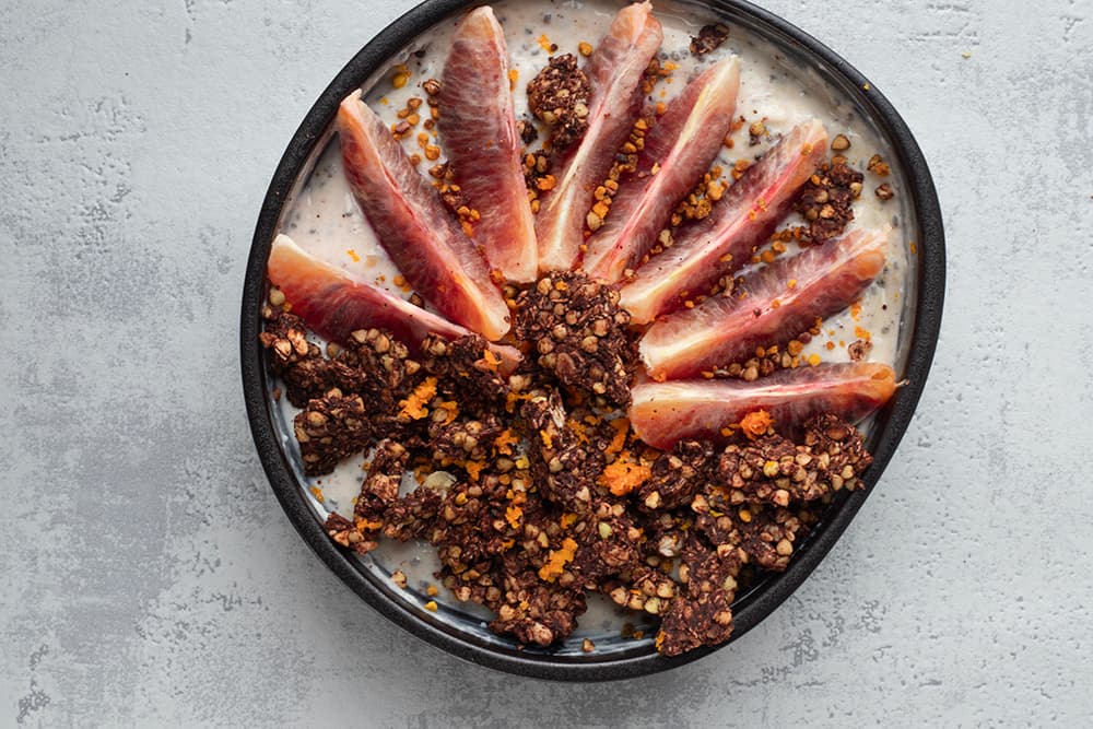 Bowl à l'orange sanguine et granola chocolat