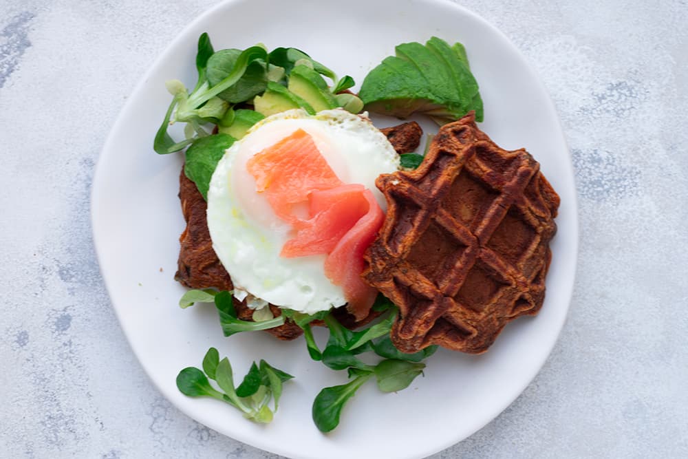 Gaufres à la patate douce œuf, saumon